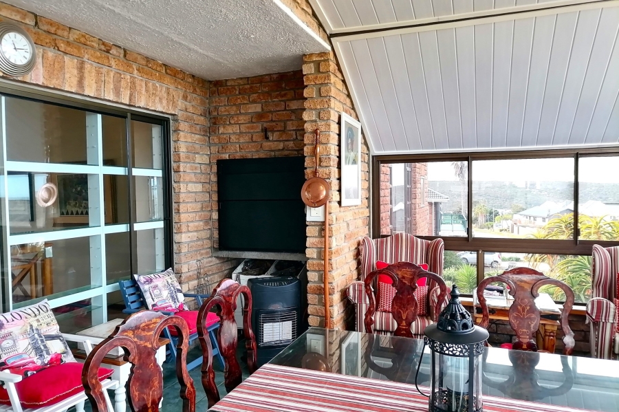 5 Bedroom Property for Sale in Stilbaai Wes Western Cape